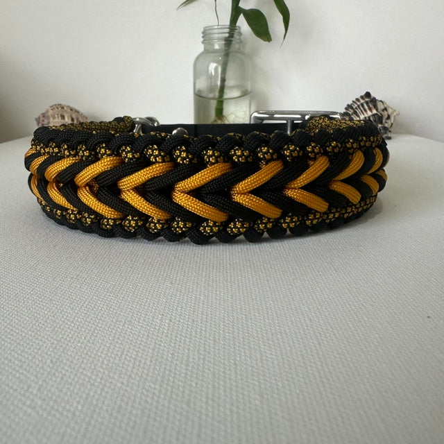 Queen Bee - Handmade Paracord & BioThane® Collar