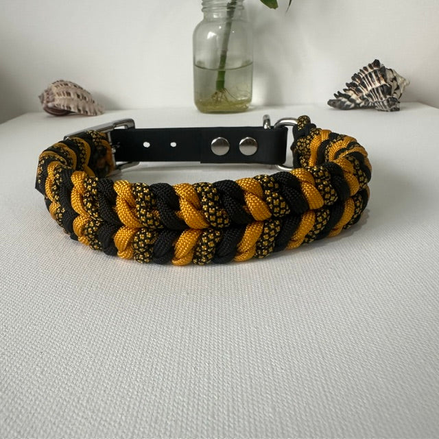 Queen Bee - Handmade Paracord & BioThane® Collar (Small)