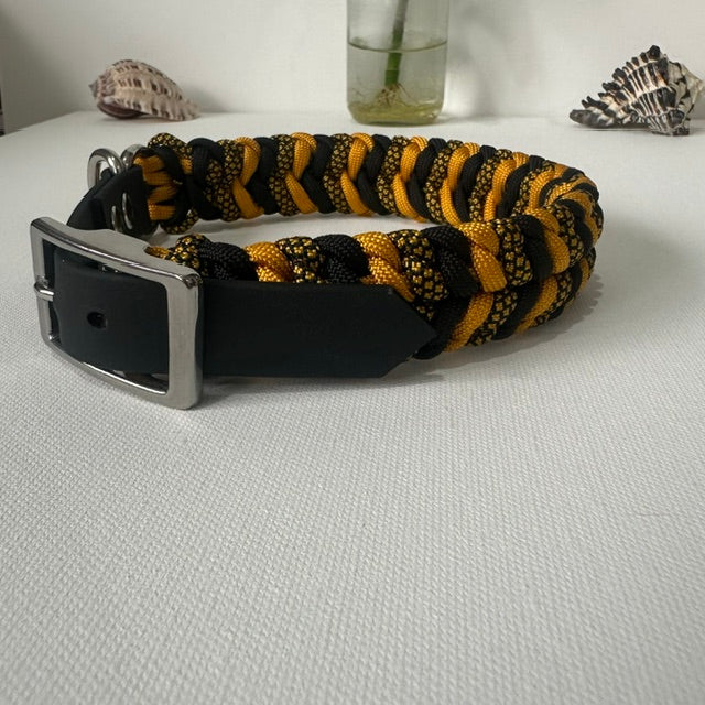 Queen Bee - Handmade Paracord & BioThane® Collar (Small)