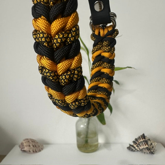 Queen Bee - Handmade Paracord & BioThane® Collar (Small)